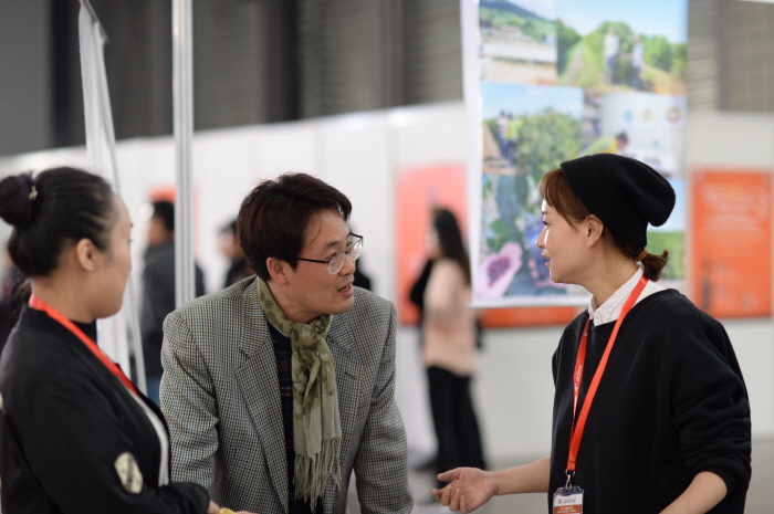 %ec%83%81%ed%95%98%ec%9d%b4%ec%b9%b4%ed%8e%98%ec%87%bc_3-exhibitor-visitor-1