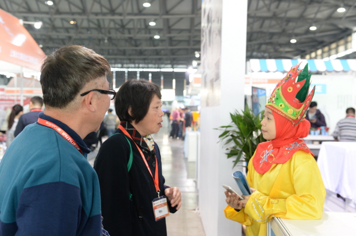 %ec%83%81%ed%95%98%ec%9d%b4%ec%b9%b4%ed%8e%98%ec%87%bc_3-exhibitor-visitor-5