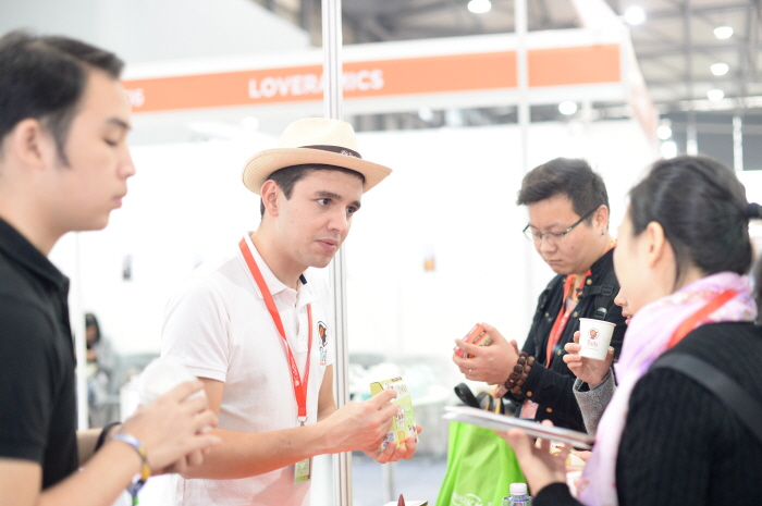 %ec%83%81%ed%95%98%ec%9d%b4%ec%b9%b4%ed%8e%98%ec%87%bc_3-exhibitor-visitor-7